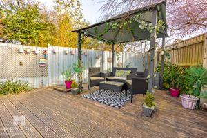 Decking Area- click for photo gallery